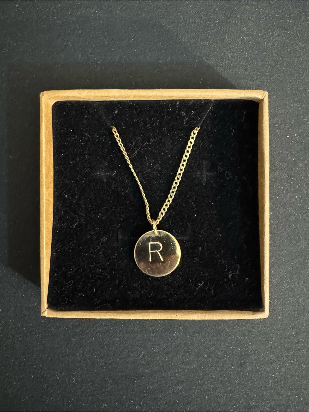 Nashelle Gold Letter R Disc Necklace